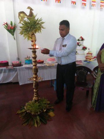 Certificates are awarded to cake production training course winners (2023-10-16)